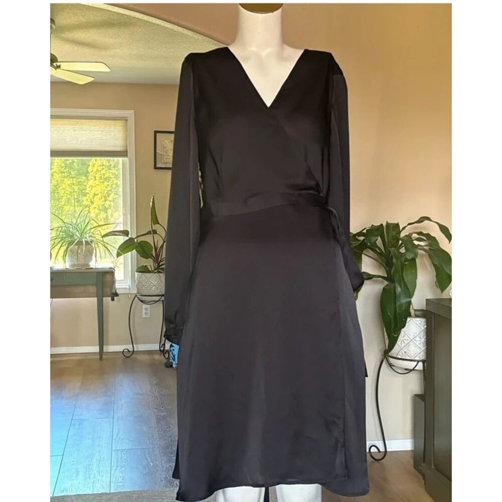 Amour Vert Black Satin V-Neck Wrap Dress Size M Medium MSRP $128